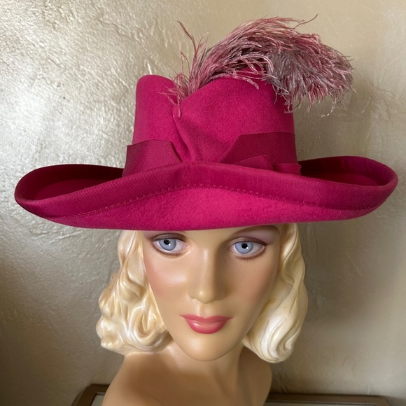 IMPORTED VINTAGE FUCHSIA FELT WIDE BRIM DEDORA WITH COORDINATING OSTRICH FEATHER main image 11